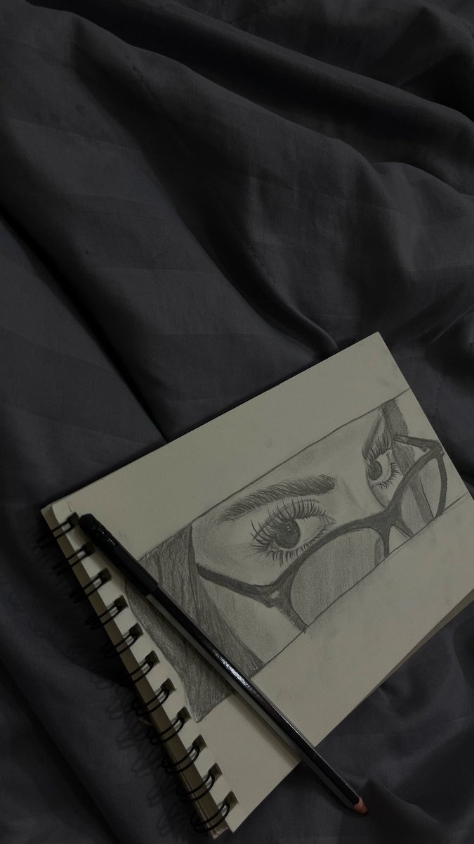 eeshhraqq's tweet photo. رسمت عيون طبطب https://t.co/mwOQE3Qz3U
