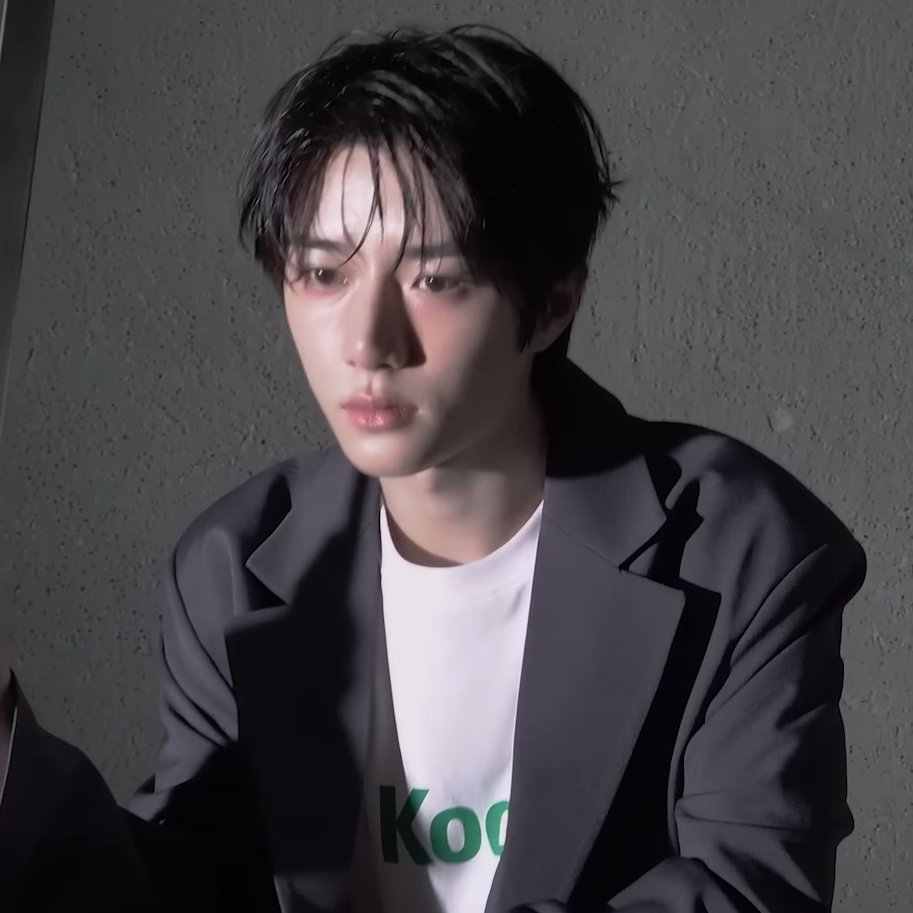 ghostingsoobin's tweet photo. this is what you call a model's face btw https://t.co/l1R0sJrInW