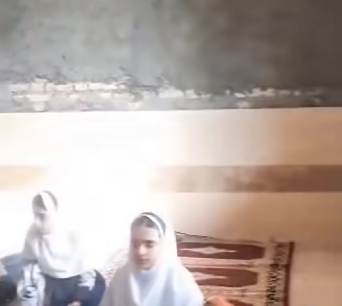 mohammademali's tweet photo. تشکیل کلاس در مدرسه نیمه‌کاره فرج‌زاده ۲ منطقه پردیس اهواز خجالت‌آور است. https://t.co/LEUezd5J33
