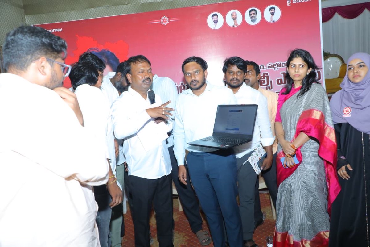 drgsrao's tweet photo. ఖమ్మంలో పట్టభద్రుల ఎమ్మెల్సీ ఎన్నికల సన్నాహక సమావేశం !

రాబోయే వరంగల్–ఖమ్మం–నల్గొండ పట్టభద్రుల ఎమ్మెల్సీ ఎన్నికల నేపథ్యంలో ఖమ్మం జిల్లాలో జనసేన నాయకులు, జనసైనికులు, వీర మహిళలు, పట్టభద్రులతో సమావేశమై ఓటరు నమోదు, సంస్థాగత సన్నద్ధత, పట్టభద్రులు–యువత సమస్యలపై చర్చించాం.

ప్రజలతో కలిసి… ప్రజల కోసం మన ప్రయాణం కొనసాగుతుంది. 

@JSPTelangana 
#JanaSenaTelangana #GraduatesMLC #Khammam #JanaSenaParty #PawanKalyan