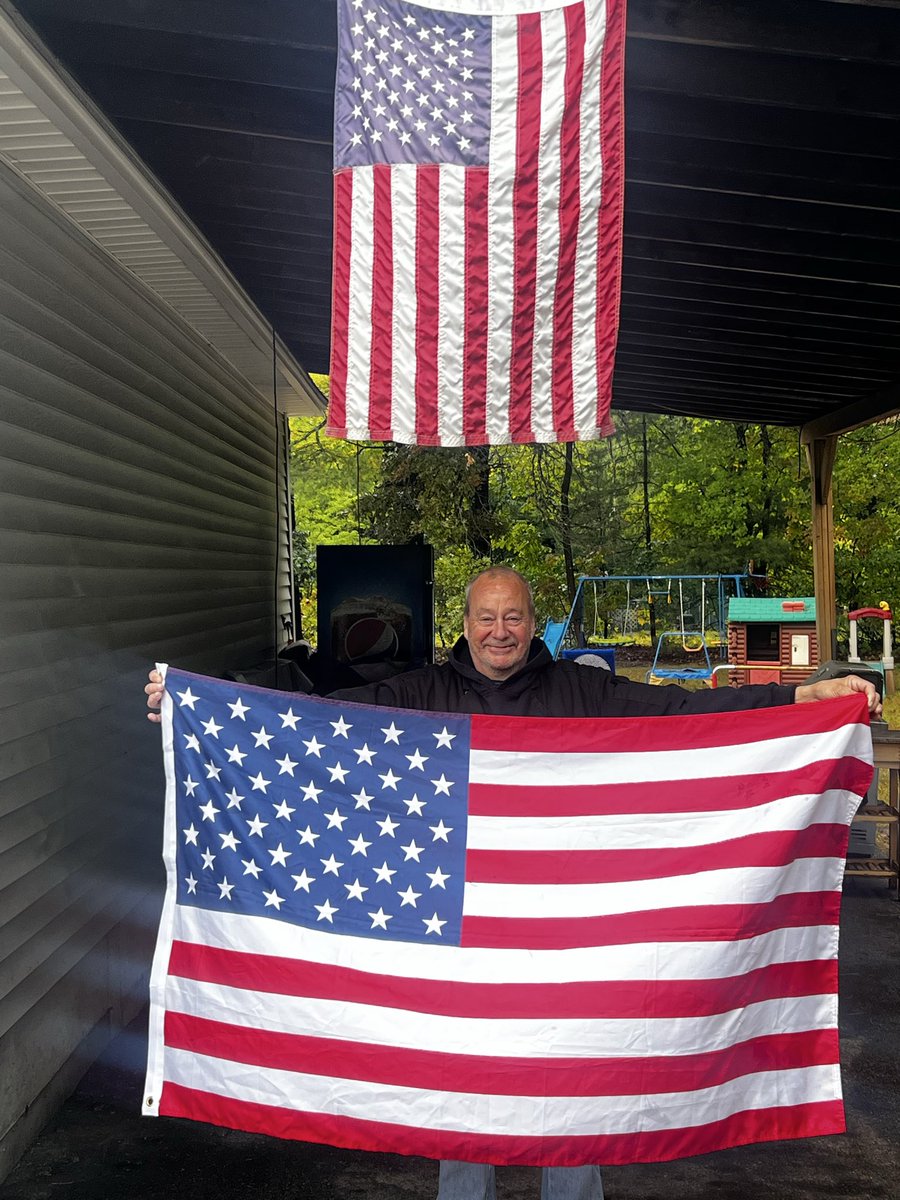 BallotChaser's tweet photo. ￼￼￼￼🔴⚪️🔵 Busy morning Ballot Chasing in the pouring rain in ☔️🌧️💧Windham,NH , with 36 days to go , there’s no time to waste but to get knocking on doors of disengage Republicans to get motivated to run to the Polls and stop the insane NH income tax the  ❌ Democrats really want to pass in Concord . They also want a sales tax which would hurt NH’s economy .  One of my Voters is a store clerk at Shaws in Londonderry name Mike who says the Democrats’s tax on his income would ruin his paycheck.  I gave Mike a nice 3x5 US flag to replace the old one , he was so pumped up.   So ,yeah !   Let’s get it . Rain or Not , we are knocking doors 🚪to Get Out The Vote  , so get your butts to the POLLS @TPAction 🇺🇸 🔴⚪️🔵 @TPACoalitions #GOTV #ChaseTheVote #RainOrShine #NoIncomeTax ☔️☔️☔️☔️