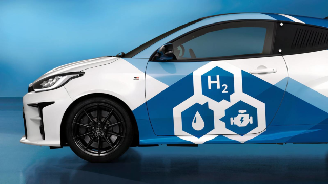 CodyToyota's tweet photo. Based on a patent filing, #Toyota may be planning to combine two of its leading powertrain technologies in a quest to deliver vehicles that retain the benefits of an internal-combustion engine while also being friendlier to the environment. #ToyotaEmployee https://t.co/T1uz4PXOTy https://t.co/M0Jl3Kk2FM
