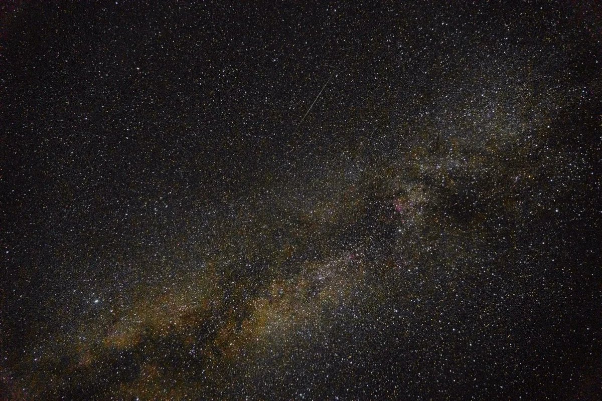 PenneyParkkfc's tweet photo. 夜晚的星空和你分享同一轮月亮呀～  Qué tal tu noche Nos conecta el mismo cielo, aunque estemos lejos ， https://t.co/OXuRrqh2dq