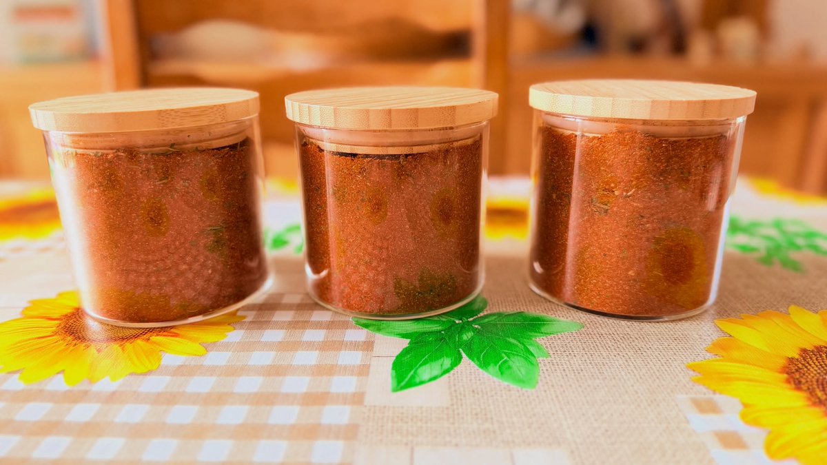 LoreeMarshfqtr's tweet photo. Homemade spice blend https://t.co/nZtLDfdXA3