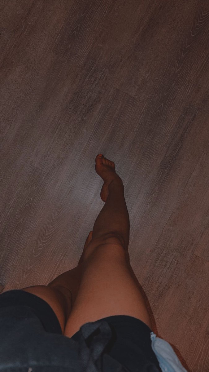 candycarterxx's tweet photo. First post! Let’s start off with my work toes today 😘 https://t.co/MmUr0BD4A8