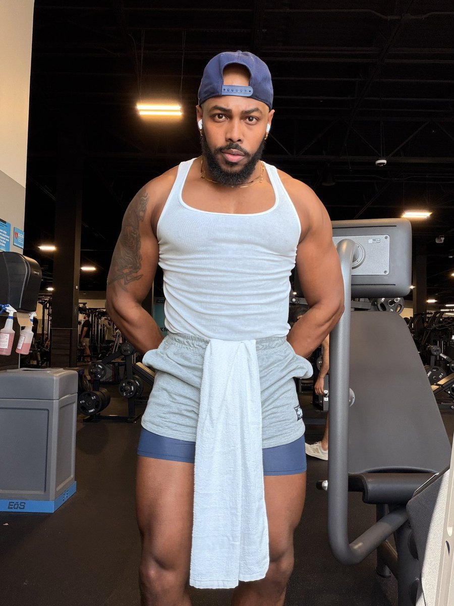 MusiqCityWalls's tweet photo. Leg Day. https://t.co/uIZCerqBTM