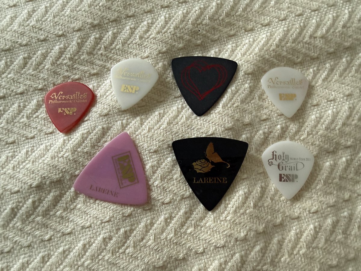 x_inertia_x's tweet photo. Anybody want to see old picks from back in the day? Top is Versailles: Hizaki x2, Jasmine You, Teru x2. Lareine on bottom: pink is Emiru, black is Mayu. I caught a towel from Masashi once but I think I never got a pick from him. https://t.co/0FoQWU6DKQ