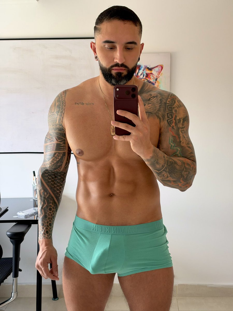 Sebasvargast93's tweet photo. Qué tal cámara del nuevo IPhone 18 pro Max? https://t.co/5R732gN60D