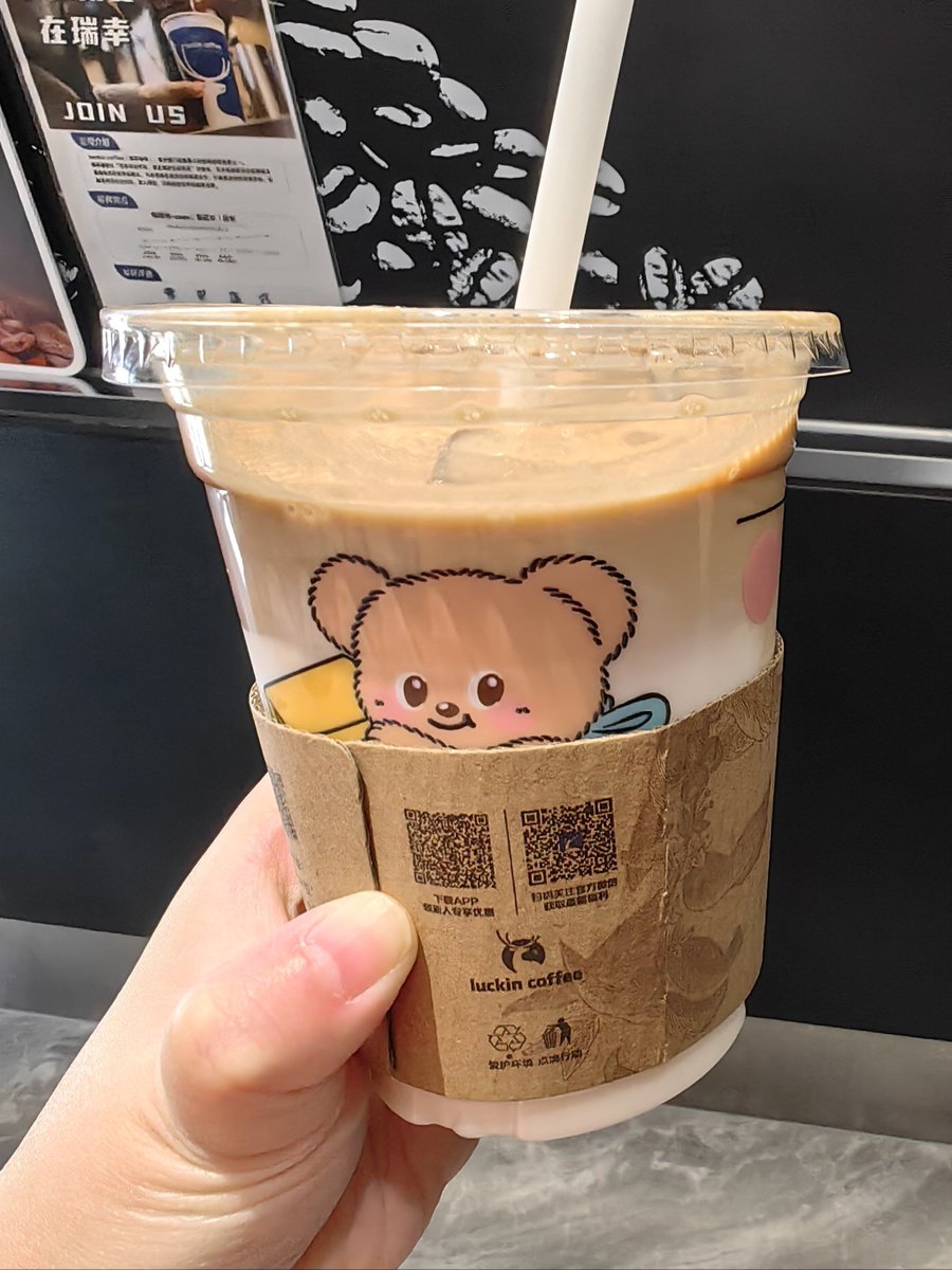 Conception4doq's tweet photo. Un café con leche caliente y una medialita crujiente para empezar el día, solo lo mejor!， https://t.co/uGJDmDFtBV