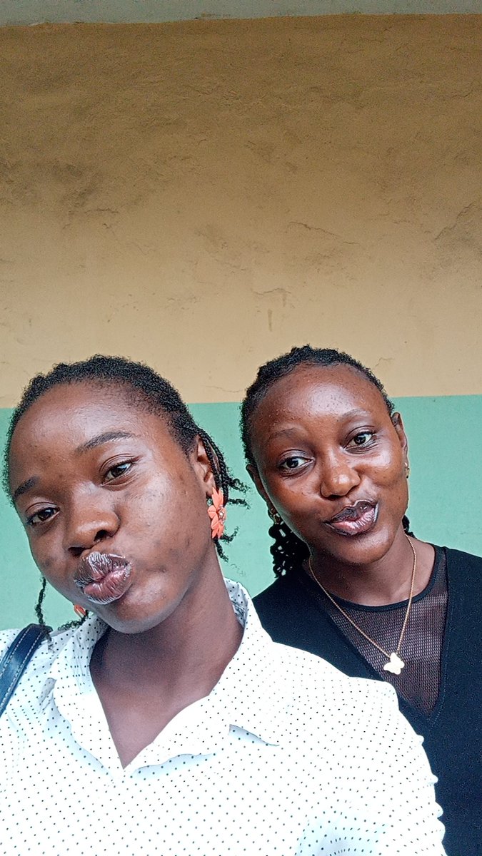 TheQueenOlang's tweet photo. Day 2 as a student teacher, 

I schooled 
I made new student friends 
I love the vibes of the students and they all stared at me so much eh 🤣 

Well i love every moment that happened today https://t.co/FJKfY0RmkQ