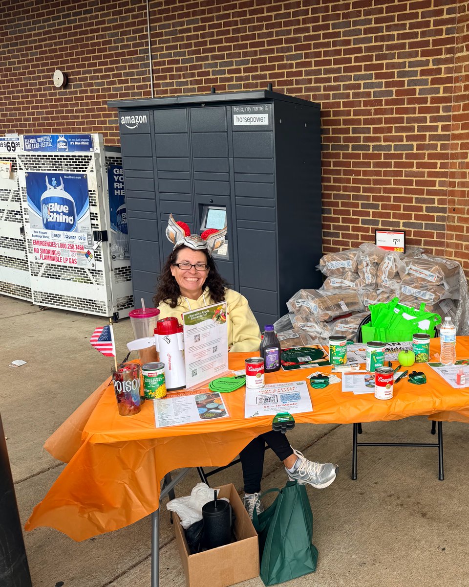 FredFoodVA's tweet photo. We collected 3,947 pounds of food during our Spice of Life Food Drive on September 26! 💚🧡 Thank you to everyone who donated, volunteered, and supported our neighbors experiencing hunger.

#HungerActionMonth #SpiceOfLife #FRFB #FredFoodVA https://t.co/itJQpPa8LA