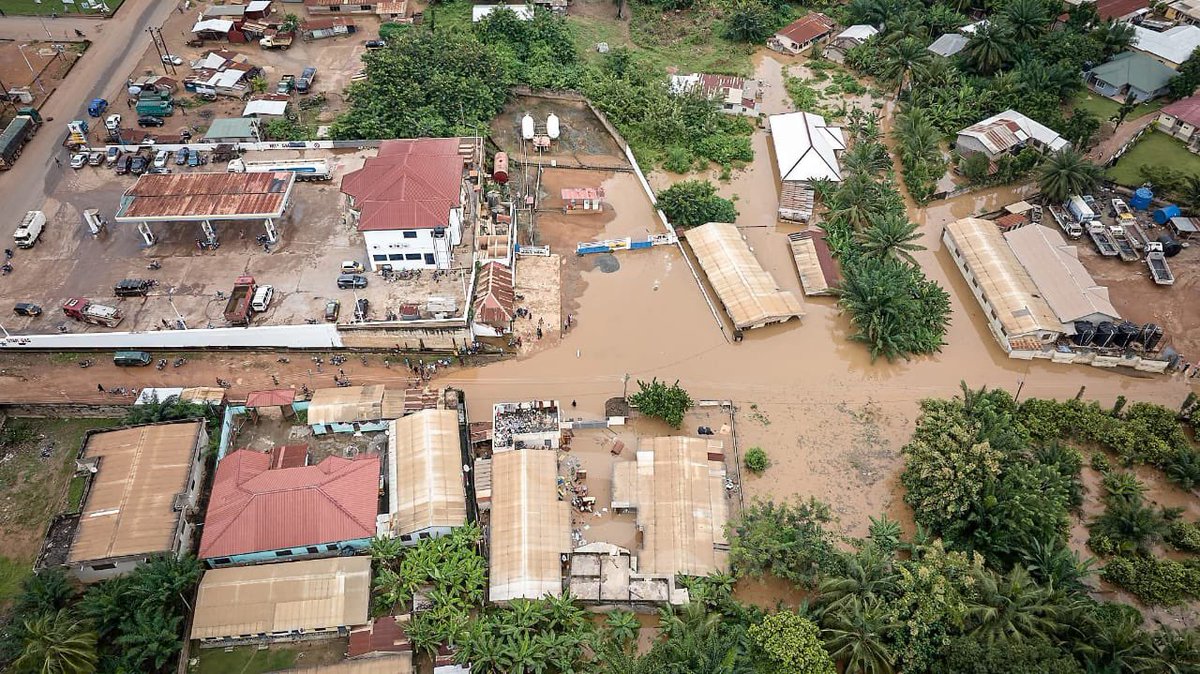 etsedafeamekpor's tweet photo. HOHOE IN DISTRESS & NEEDS URGENT HELP
——————————————-

1. Nearly Hohoe Zongo and large portions of Hohoe are completely flooded after about 9hrs of some torrential rainfall. 

2. We are calling on NADMO to rush to the aid of the flood victims after the river Dayi overflowed its banks and flooded homes and shops. 

3. We are also appealing to Corporate Ghana to assist us to settle the over 3000 flood victims with over 440 houses completely under under or in water.