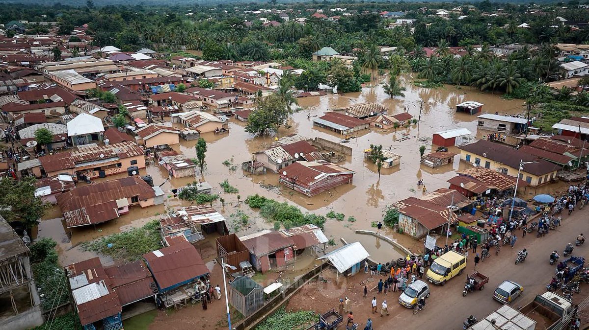 etsedafeamekpor's tweet photo. HOHOE IN DISTRESS & NEEDS URGENT HELP
——————————————-

1. Nearly Hohoe Zongo and large portions of Hohoe are completely flooded after about 9hrs of some torrential rainfall. 

2. We are calling on NADMO to rush to the aid of the flood victims after the river Dayi overflowed its banks and flooded homes and shops. 

3. We are also appealing to Corporate Ghana to assist us to settle the over 3000 flood victims with over 440 houses completely under under or in water.