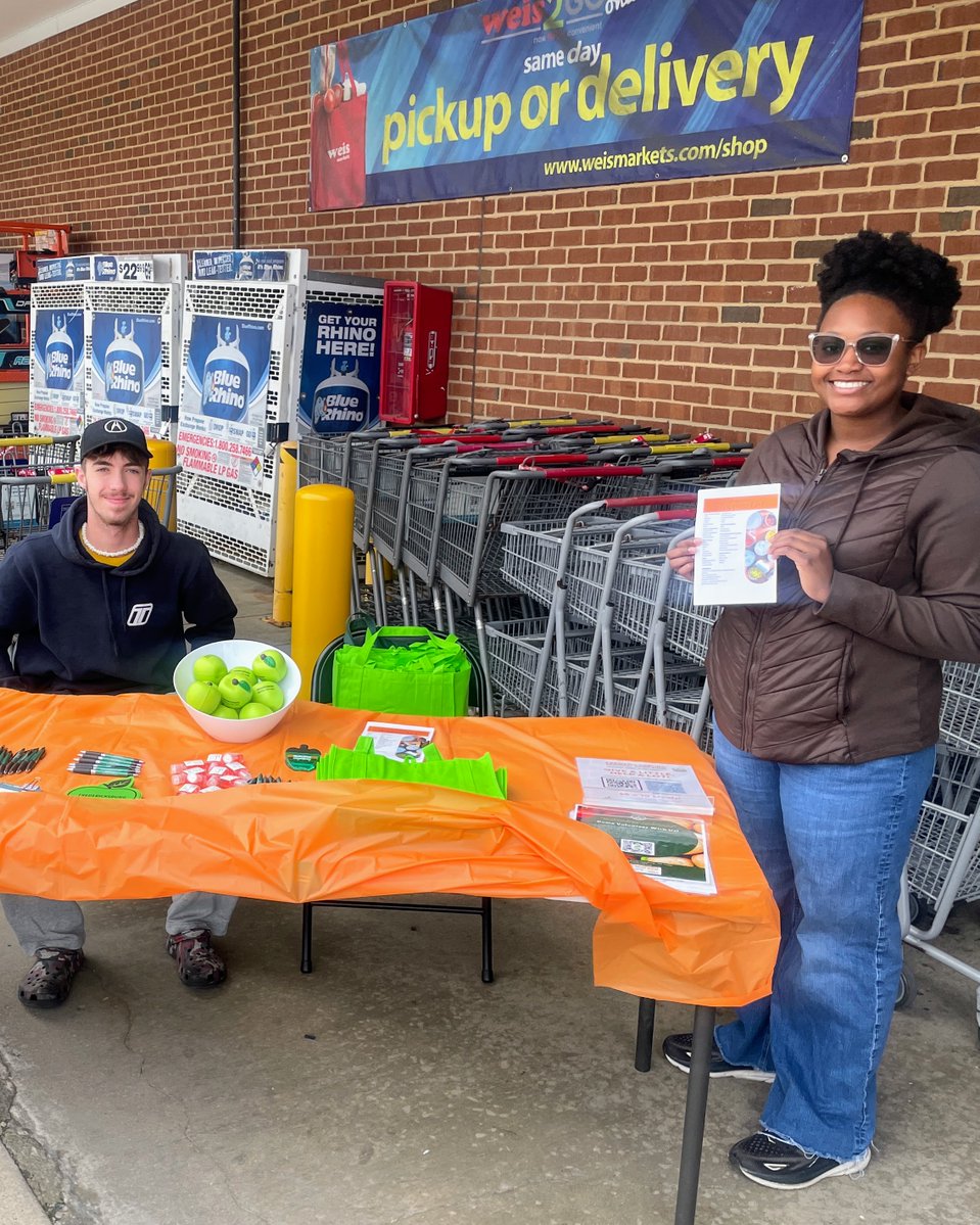 FredFoodVA's tweet photo. We collected 3,947 pounds of food during our Spice of Life Food Drive on September 26! 💚🧡 Thank you to everyone who donated, volunteered, and supported our neighbors experiencing hunger.

#HungerActionMonth #SpiceOfLife #FRFB #FredFoodVA https://t.co/itJQpPa8LA