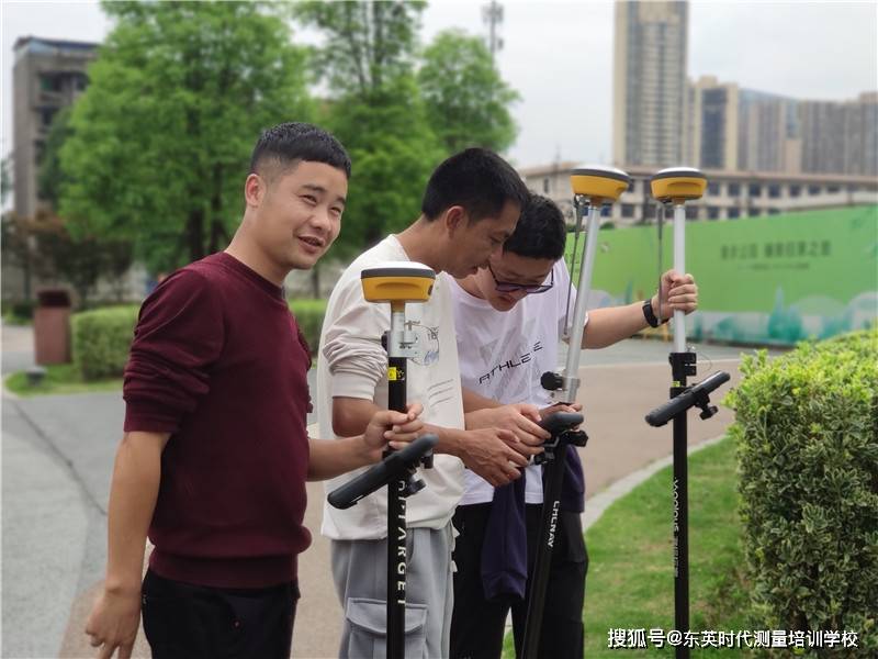 chmress's tweet photo. This project aims to reclaim land (垦) with precise control, following strict technical standards (矩) to ensure stable operation. https://t.co/NiZw855nFa