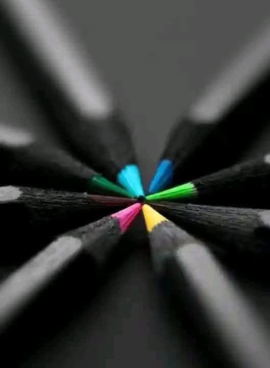 no0onae5's tweet photo. "سيرسمُكَ النّاسُ بالألوانِ
الّتي يَمتلكونَها…🤚 https://t.co/7tE8UrOyx8