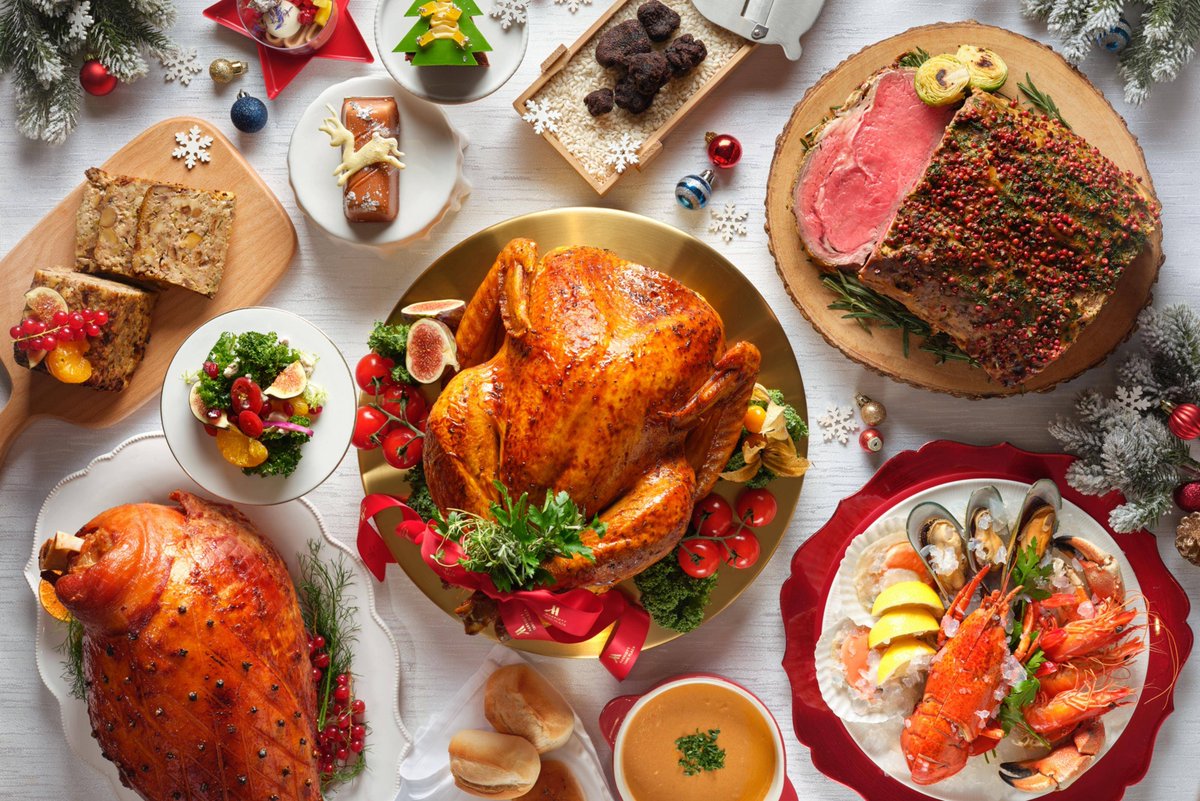 SummerEvanie's tweet photo. Cena de Navidad con pavo asado, relleno casero y chocolate caliente! Una noche mágica para compartir con los seres queridos.， https://t.co/f4y1iVyzJS