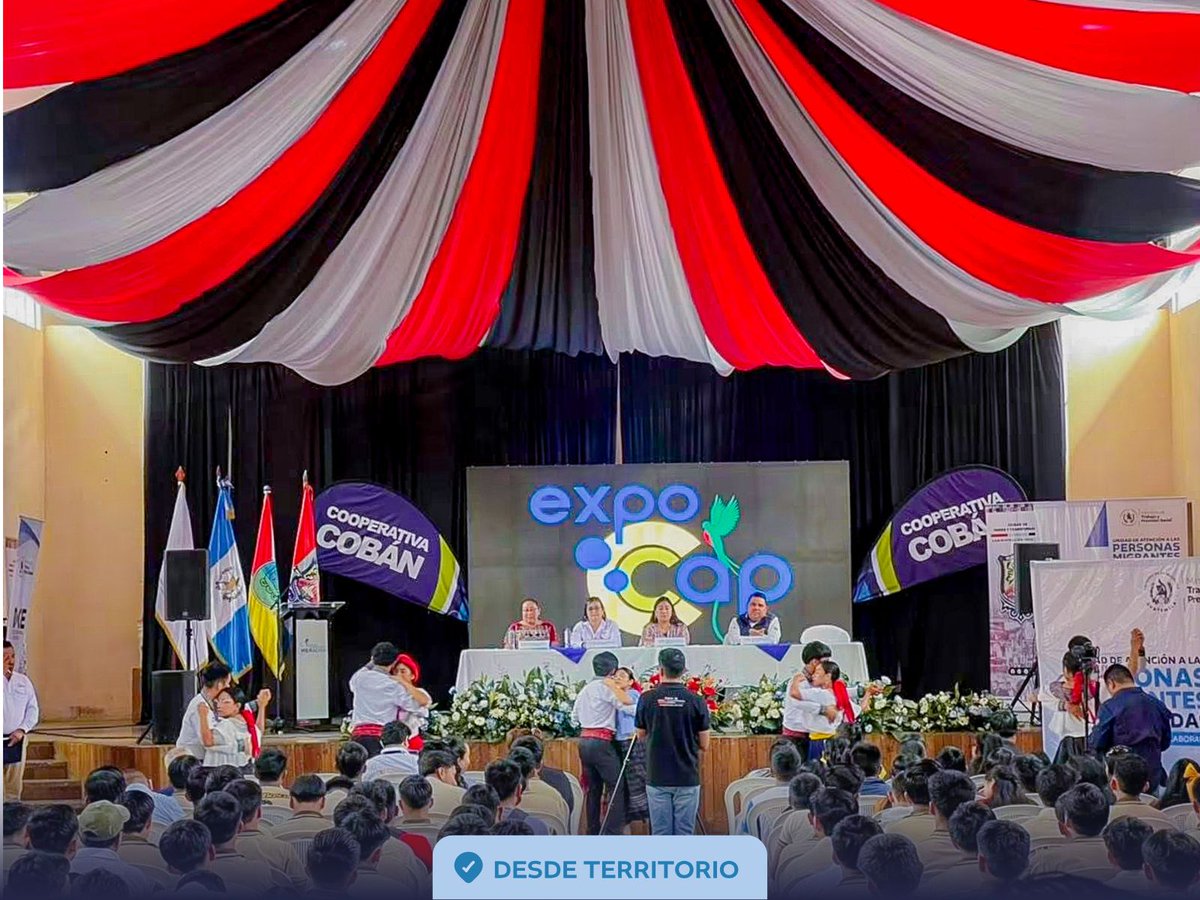 ConjuveGuate's tweet photo. Más de 400 personas participaron en la #ExpoCAP, una jornada realizada en el Auditorio Municipal de San Pedro Carchá, Alta Verapaz, que reunió a más de 25 entidades para acercar programas, servicios y oportunidades de formación y desarrollo a la población. 🤝🏻👥 https://t.co/tKzJwhKayK