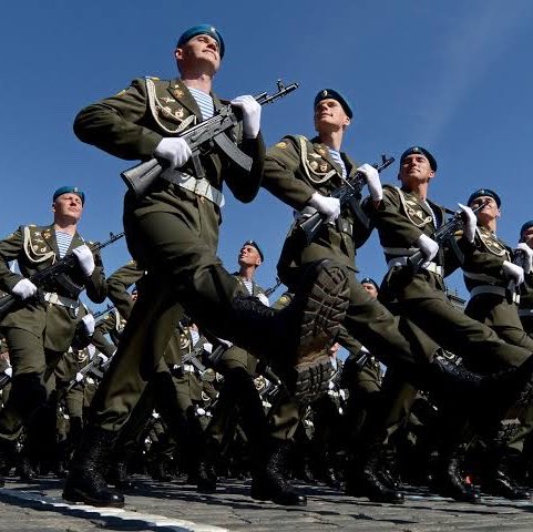 EthanLevins2's tweet photo. 🚨🇷🇺 Russia increases military to 2.44 MILLION soldiers 

Putin signed a Presidential decree to increase the size of the Russian Armed Forces to the LARGEST in the world. 

To compare, The United Kingdom has 74,370 army personnel. https://t.co/UMGih084aT