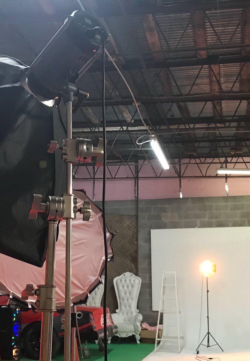 houseofartatl's tweet photo. House ⭕️f Art📍@houseofartatl 
📸🎼Check out this set ..Question this client is using 3 overhead lights &amp; one continuous Comment if this would work for U?
🖼️https://t.co/JGijX3XYxM

#houseofartatl #photography #photographystudio  #lighting  #cycwall #bts #setdesign #atlanta #set https://t.co/i5iUVgLs4f