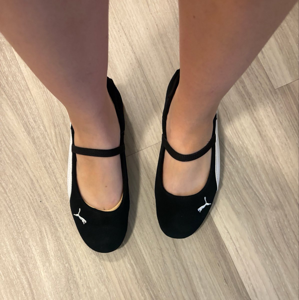 kreadstoomuch's tweet photo. i gave into the sneaker ballet flats and they feel pretty comfy! https://t.co/uLfzYNPm3b