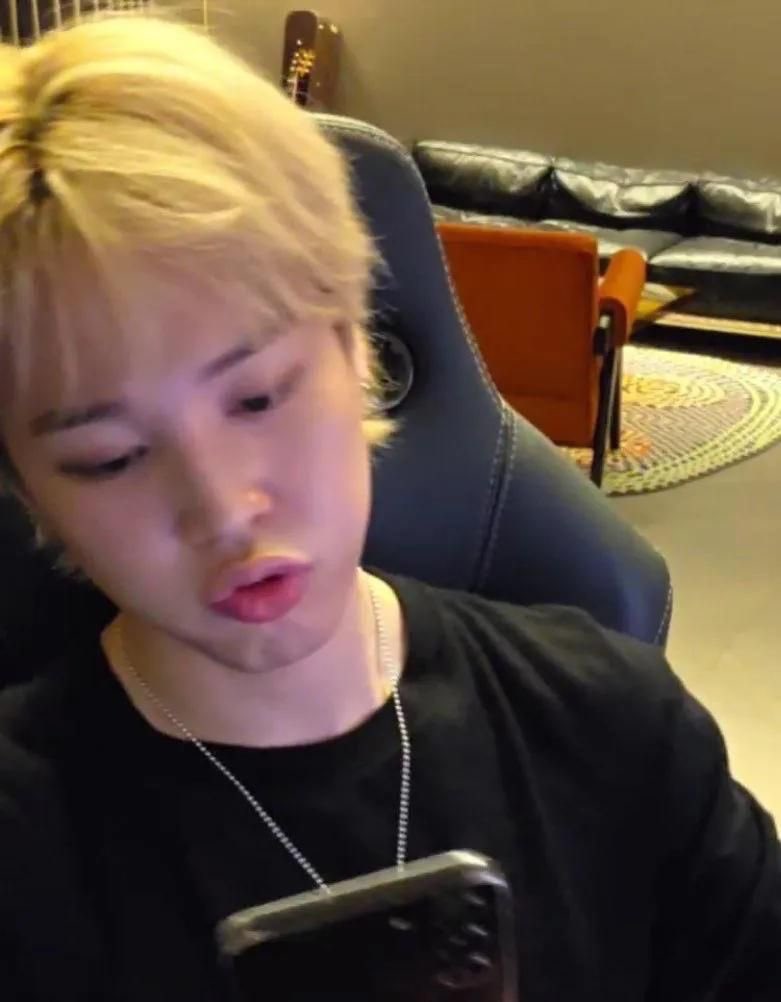 jiminticaI's tweet photo. hey guys, it seems like some people are trying to mass login to my account and i might also be getting reported. could you please drop a jimin pic or something in the replies? thank you 🥲 https://t.co/JHgvdSGwwy