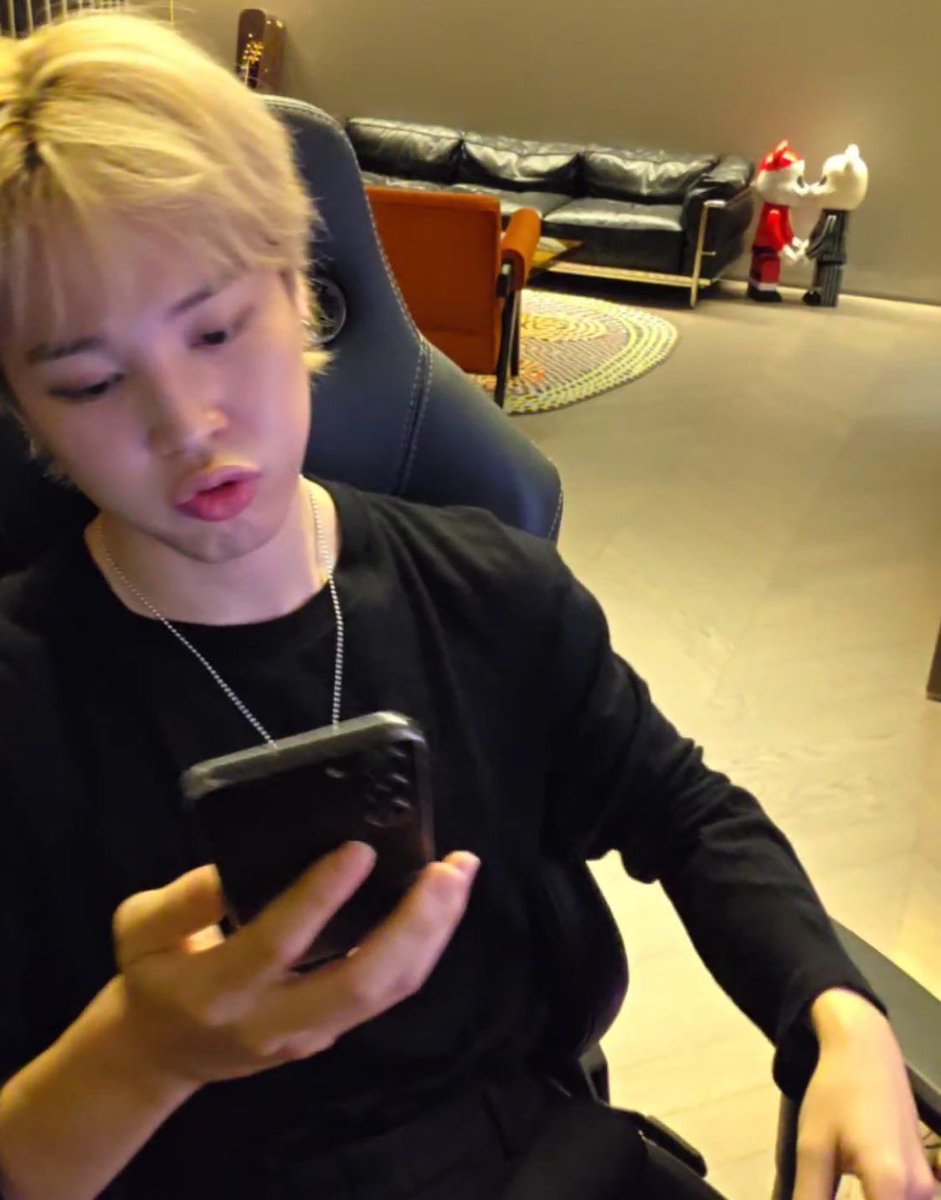 jiminticaI's tweet photo. hey guys, it seems like some people are trying to mass login to my account and i might also be getting reported. could you please drop a jimin pic or something in the replies? thank you 🥲 https://t.co/JHgvdSGwwy