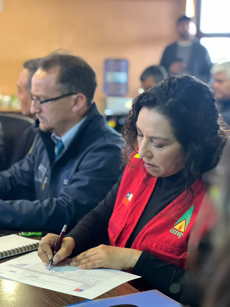 conaf_aysen's tweet photo. #COGRID Regional 🌲 | Coordinamos prevención y mitigación ante la próxima temporada de incendios forestales junto a la Delegación, la directora Marcela Piñones y el jefe DEPRIF Juan Eduardo Barrientos. #PrevenciónIF https://t.co/l1r3mwsrwJ