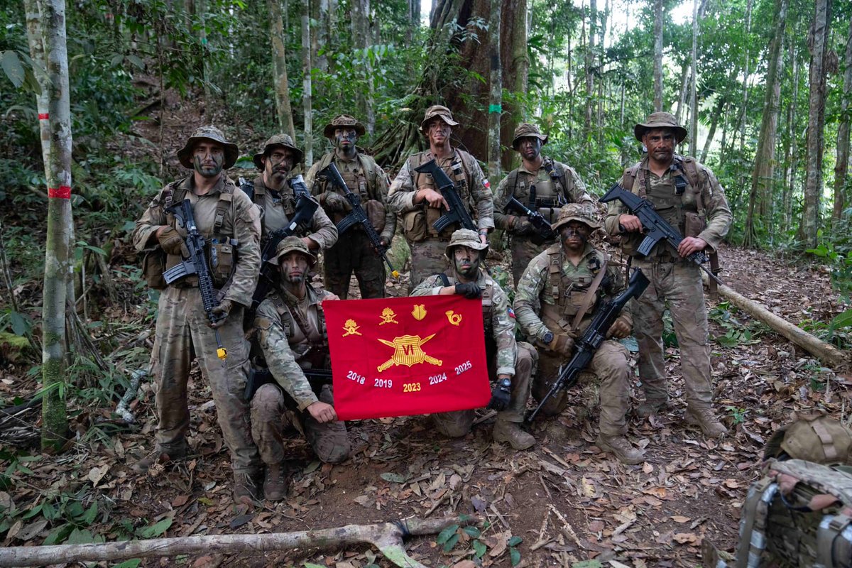 Ejercito_Chile's tweet photo. Tras casi dos semanas de entrenamiento, culminó el Ejercicio Southern Vanguard 2026, el cual se desarrolló en la Escuela de Selva del Ejército del #Perú, ubicada en Tarapoto, en la Amazonía peruana.

Esta actividad reunió a representantes de los ejércitos del Perú, Chile, Estados Unidos y de Argentina, permitiendo fortalecer los vínculos, la interoperabilidad y el intercambio de experiencias.

Conoce en que consistieron los entrenamientos en la siguiente nota web ➡️ https://t.co/TRl7jtmENg