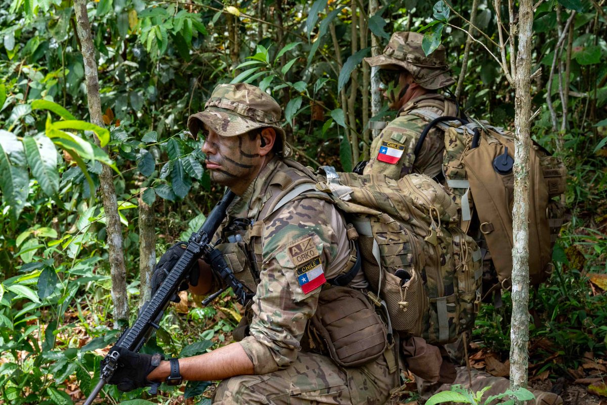 Ejercito_Chile's tweet photo. Tras casi dos semanas de entrenamiento, culminó el Ejercicio Southern Vanguard 2026, el cual se desarrolló en la Escuela de Selva del Ejército del #Perú, ubicada en Tarapoto, en la Amazonía peruana.

Esta actividad reunió a representantes de los ejércitos del Perú, Chile, Estados Unidos y de Argentina, permitiendo fortalecer los vínculos, la interoperabilidad y el intercambio de experiencias.

Conoce en que consistieron los entrenamientos en la siguiente nota web ➡️ https://t.co/TRl7jtmENg