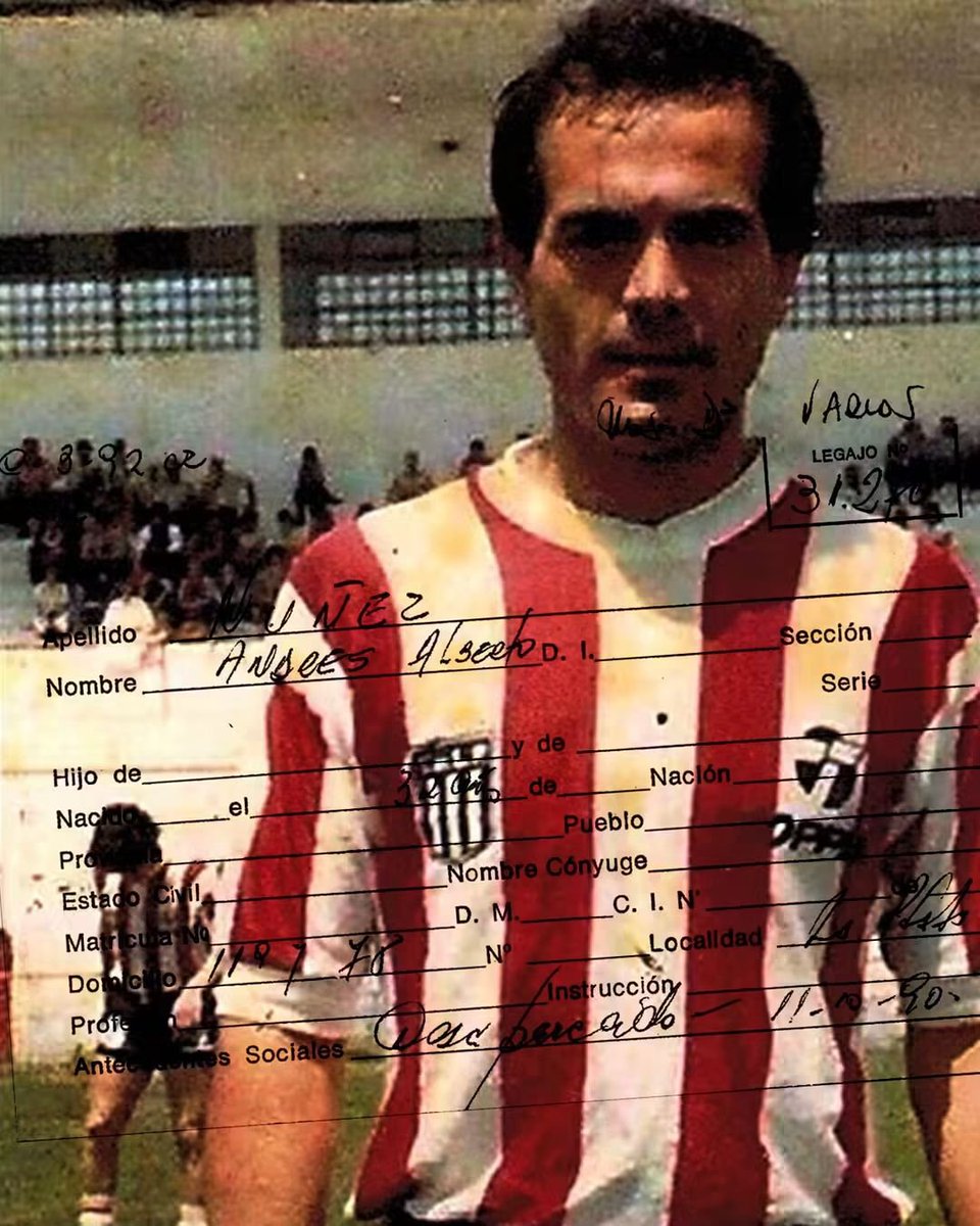 robertotaboada5's tweet photo. 36 años de la desaparición de Andrés Núñez

El 28 de septiembre de 1990 la Policía Bonaerense secuestró, torturó, asesinó y desapareció a Andrés Núñez. Tenía 32 años. Cinco años después, a partir de la confesión de uno de los policías implicados, la familia pudo recuperar su cuerpo.

Desde el momento de su desaparición, su compañera Mirna Gómez, familiares y amigos de Núñez se organizaron, marcharon, reclamaron, primero la aparición con vida, después justicia. La dirección de Inteligencia de la Policía de la Provincia de Buenos Aires (DIPPBA) siguió de cerca el caso, los avances en la causa, vigiló a los familiares, organismos y agrupaciones que se movilizaron. Toda esta información fue registrada por la DIPPBA a lo largo de más de 1.000 fojas repartidas en 4 legajos.

En 2010, fueron condenados a la pena de prisión perpetua el ex sargento Jorge Alfredo González y el ex cabo Víctor Dos Santos; en marzo de 2017, la Cámara de Apelaciones de La Plata condenó a reclusión perpetua a Luis Raúl Ponce, ex comisario de la Brigada de Investigaciones de La Plata. El policía Pablo Gerez, que comandó el grupo que secuestró y torturó a Andrés, lleva más de tres décadas prófugo.