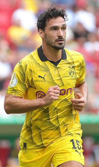 Most639's tweet photo. @vibeocracy Even in Northern Europe, plenty of people have olive skin and black hair. Some Germans are blond, some have dark hair and olive skin. So only pale blond Germans are white and the rest aren't? Mats Hummels is an ethnic German with no immigrant background. White or not? https://t.co/DAHSU1Vo6q