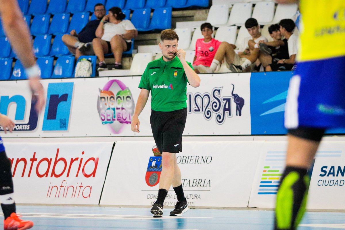 fcantabrabm's tweet photo. 🤍❤️ Siempre bien acompañados por @DeportesGobCant, SRCD y @cantabriaes en cada #TICCantabriaInfinita 🏆 Ciudad de Santander.

🫶🏼 Gracias por impulsar nuestro deporte y apoyarnos en los momentos más especiales.

📸 @bydiegogmz

🇵🇱 #TerritorioBalonmano #CantabriaApetece https://t.co/JWFKUGz6mY