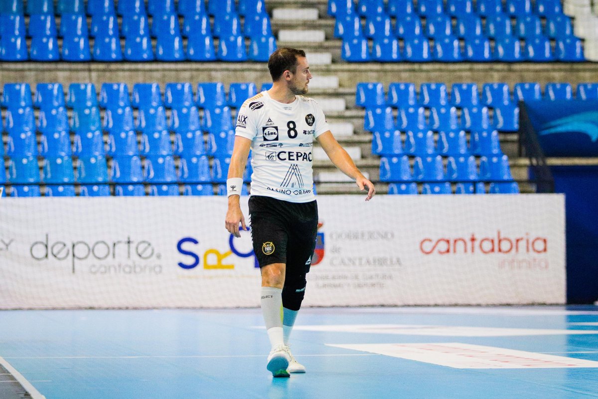 fcantabrabm's tweet photo. 🤍❤️ Siempre bien acompañados por @DeportesGobCant, SRCD y @cantabriaes en cada #TICCantabriaInfinita 🏆 Ciudad de Santander.

🫶🏼 Gracias por impulsar nuestro deporte y apoyarnos en los momentos más especiales.

📸 @bydiegogmz

🇵🇱 #TerritorioBalonmano #CantabriaApetece https://t.co/JWFKUGz6mY