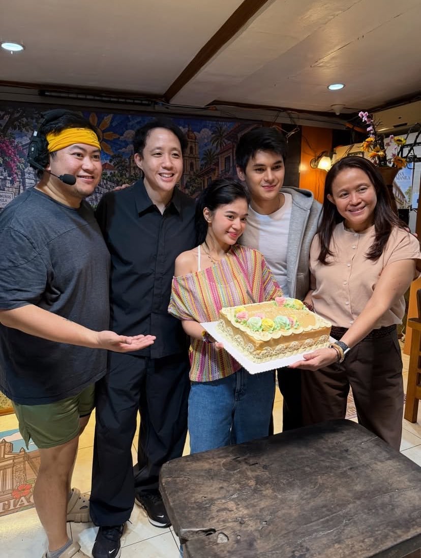 ronnah03's tweet photo. Aside sa Bench, Regal din talaga ang di nagpapatinag sa bashing ni Dus at DustBia. They were the first one to believe at handa sumugal. So happy that my DB is also part of Regal family. https://t.co/bXFK1hyZvs