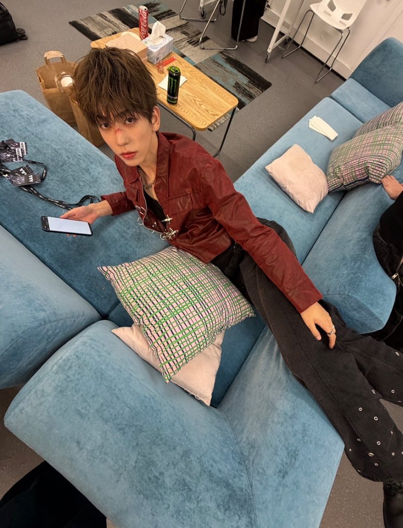 8turnxox's tweet photo. Interesting pose https://t.co/vZrDKa8KWA