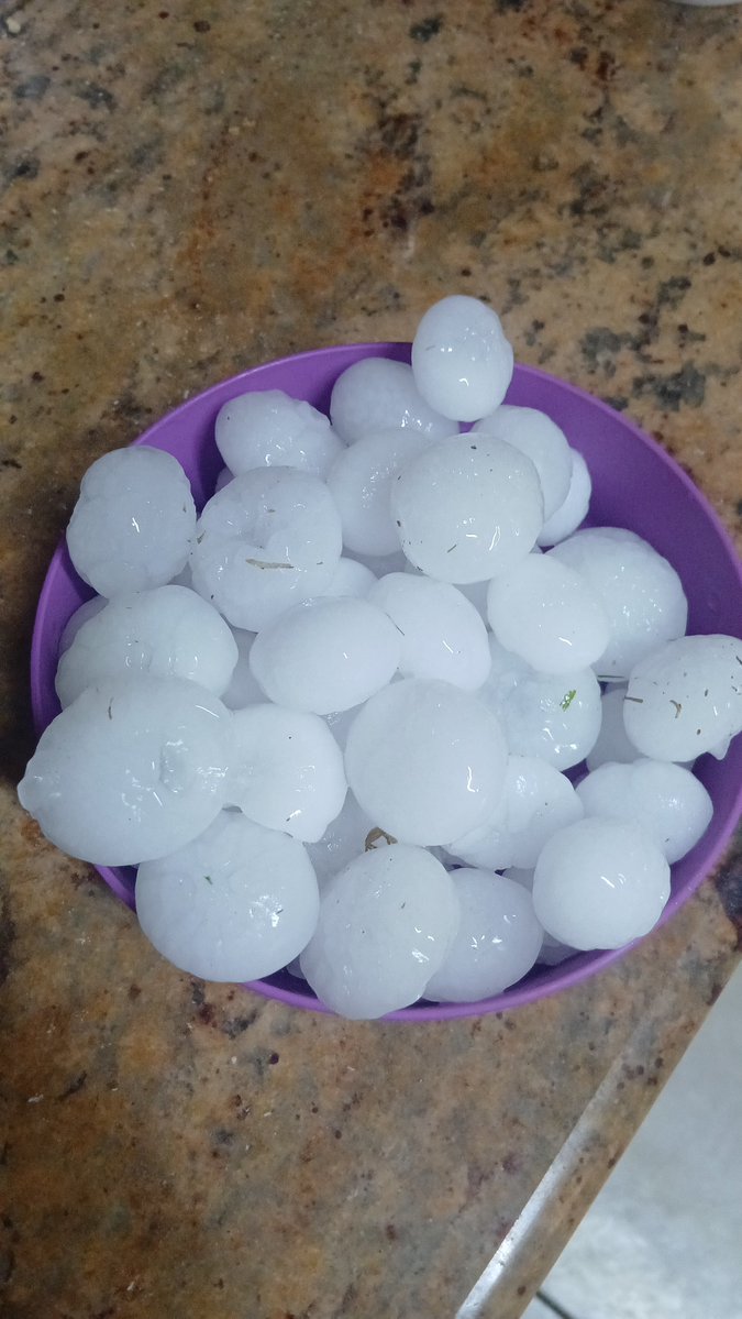 Jice08's tweet photo. Collected some hail stones... this afternoon in silverton.😮
@VoxWeatherZa https://t.co/Nh0Plf25PV