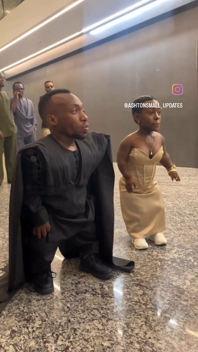 roydey4u's tweet photo. What a short wedding https://t.co/1khDi6Senw