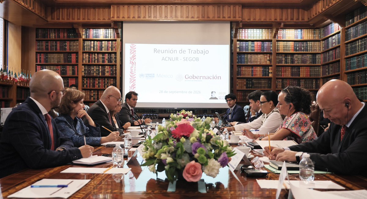 rosaicela_'s tweet photo. Nos reunimos en la @SEGOB_mx con el alto comisionado de las Naciones Unidas para los Refugiados, @BarhamSalih, y su equipo de trabajo; intercambiamos puntos de vista sobre la protección a las personas extranjeras que han solicitado refugio en nuestro país. 🇲🇽 @Claudiashein @arturomedinap @CarlosVaz89 @SergioSalomonC @Hazaelruizo @xade_mm @ACNUR_es @ONU_es