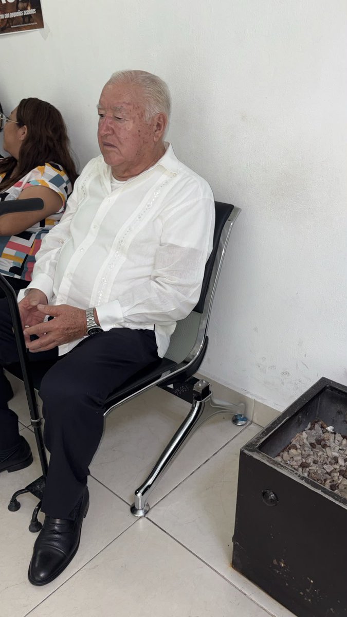 JuanpaPardo's tweet photo. Nuevamente comparece Rafael Saldaña Granda, de 83 años, ante las instancias correspondientes para defender, por la vía institucional lo que compró al @Tu_IMSS hace casi 40 años.

En este caso, comparece ante el Juez de Control Salvador Hernández, que ordenará al MP que se pronuncie respecto de la denuncia por fraude en su agravio.

No es un asunto difícil: es claro que Snow Covered Volcano de Ernesto y Víctor Gabriel Chedraui ha utilizado, con conocimiento, documentos falsos para promover juicios civiles.

A todo Puebla le interesa que los delitos sean investigados, perseguidos y castigados, vengan de quien vengan.