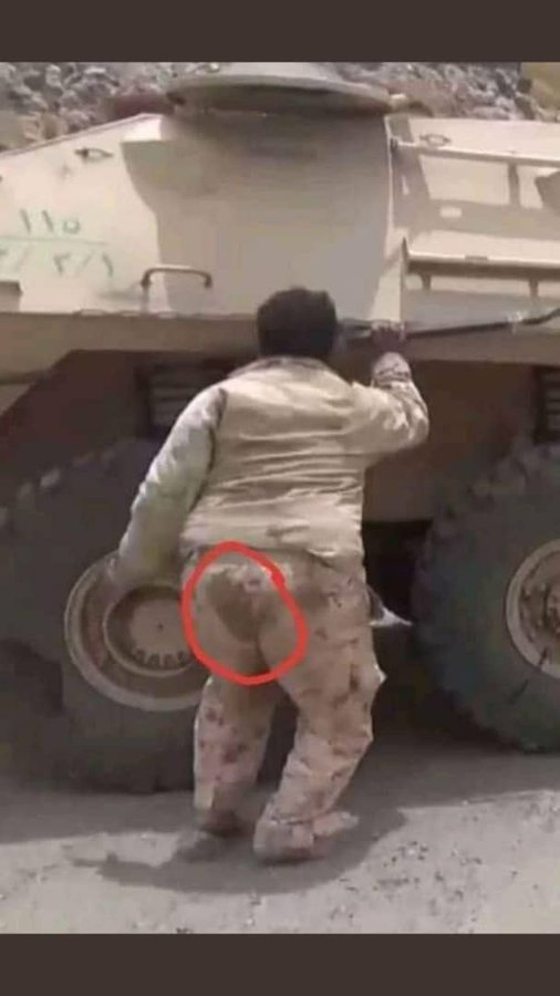 muamerkut's tweet photo. @bislhq @GhaithAlSacbkt ابناء الصحابة قادمون لاسقاط الحوثي. بس انتظر يمسح ابن الصحابة الخرية https://t.co/Mr5Gfcc13g