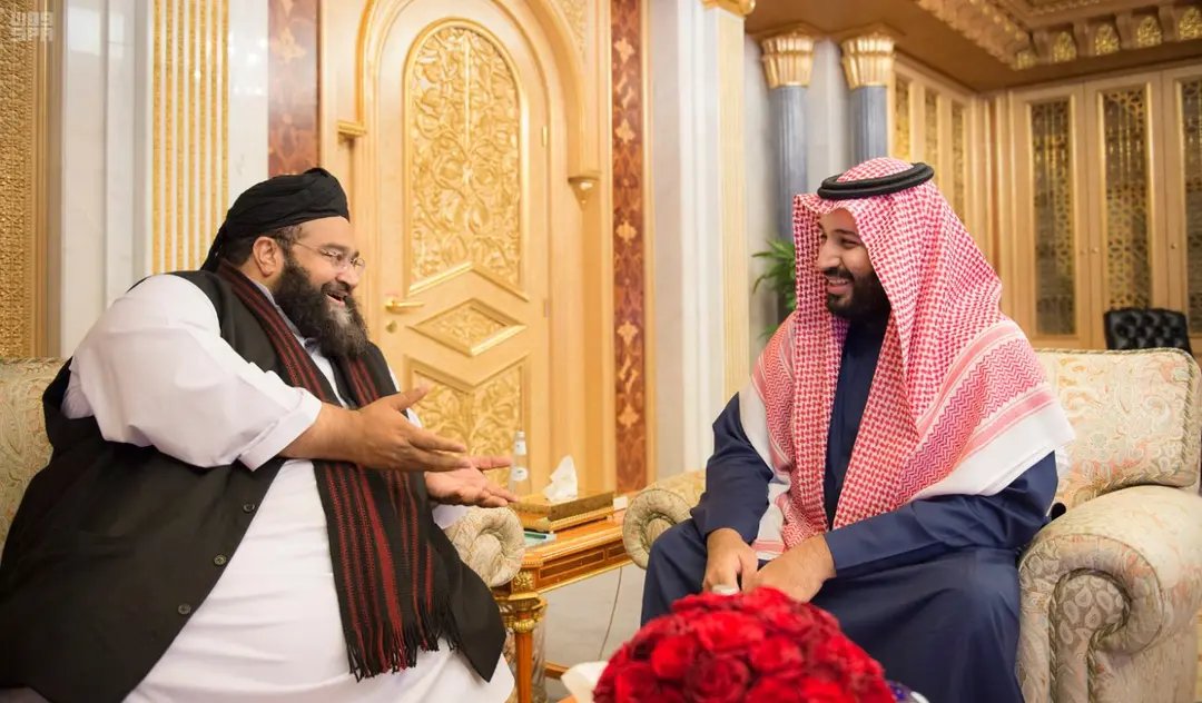 DhifullaSalman's tweet photo. هذا المفتري 
من يسمي نفسه رئيس علماء باكستان
مفتي بني سعود يدعو الى الجهاد في اليمن
ولم نسمع له صوتا في اسناد ابناء غزة ..

#مفتي_البترودولار
#كشف_الحقائق https://t.co/wf65Avce3W