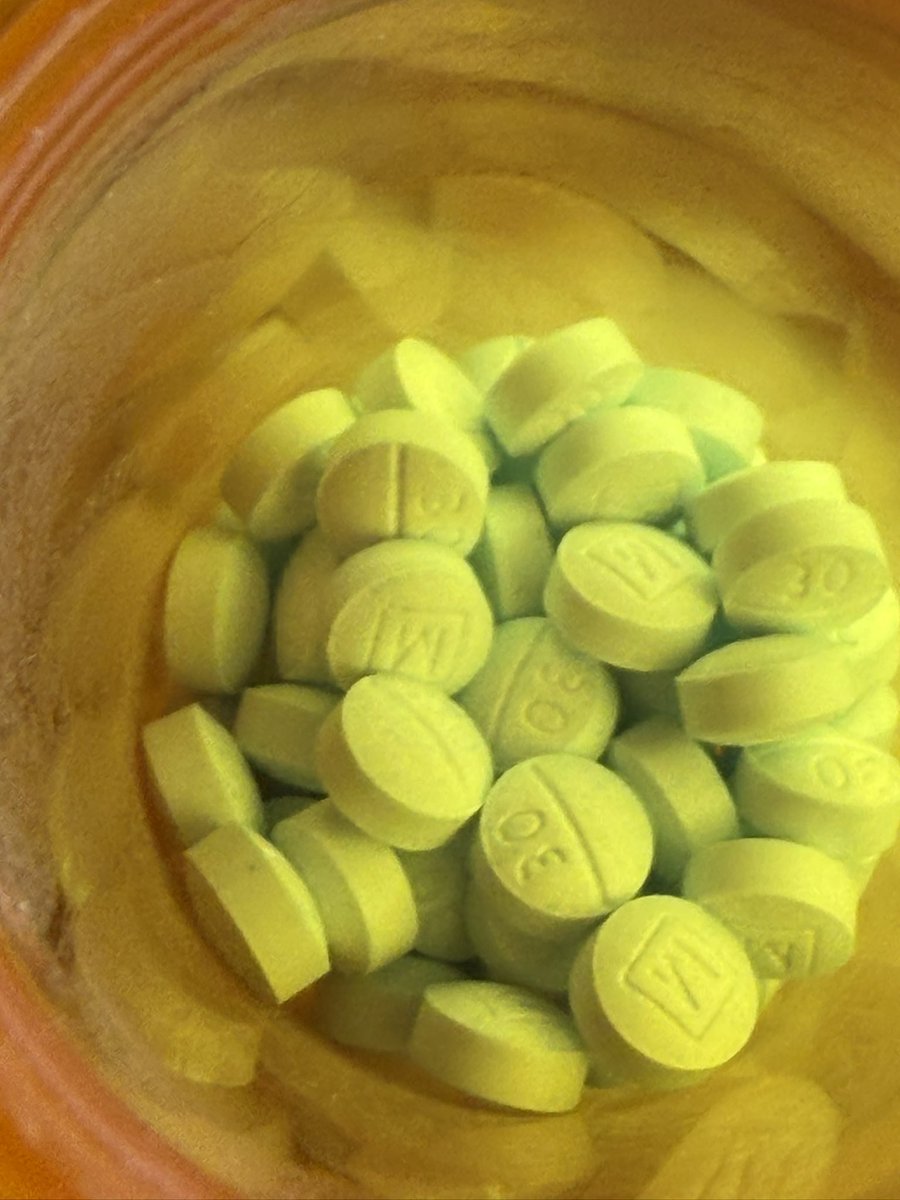 steadyscorinrx's tweet photo. Scored a 90 count of blues 🫐 #GHSP #drugtwt https://t.co/HBr5GmQ2AL