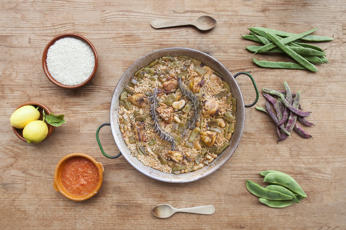 ChristeneGbp's tweet photo. Hoy probamos la auténtica paella valenciana con conejo y judías verdes! Sabor de Espaa en cada bocado ， https://t.co/40INVWXRSy