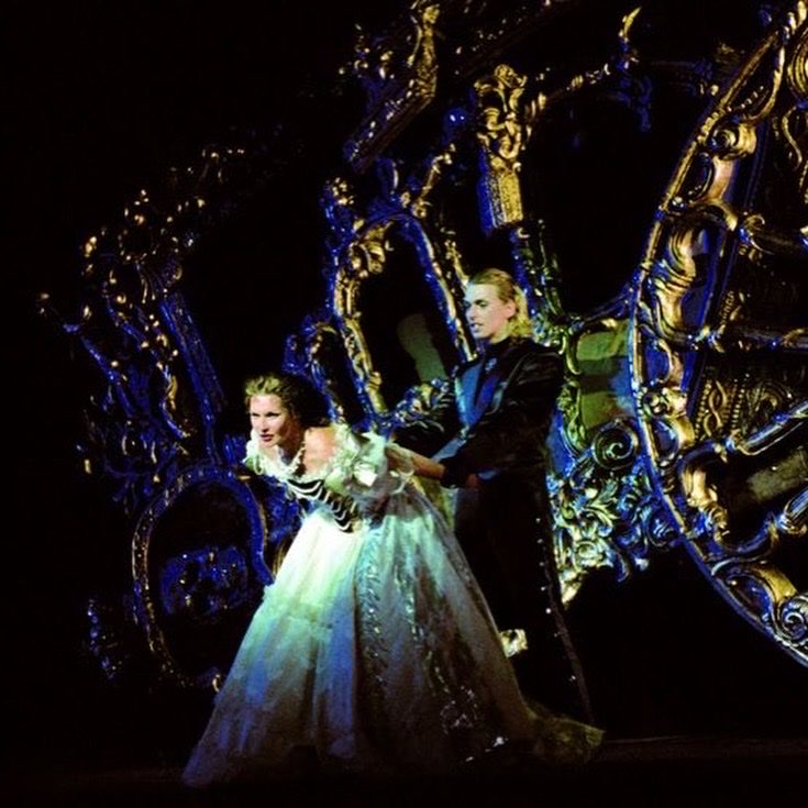 matekamaras1976's tweet photo. Chapter 4

On October 3, 2003, we celebrated the premiere of Elisabeth at the Theater an der Wien.

Sylvester Levay, Michael Kunze, Harry Kupfer and the creative team were there, and for me, it was an incredibly emotional evening. I had worked very hard for that moment.

Alongside my rehearsals, I spent around 180 hours studying German phonetics with Bigi Weidinger, an Austrian vocal coach and speech and diction trainer based in Vienna. Bigi truly taught me how to pronounce German.

It was demanding work. She paid attention to every vowel, every consonant and every word. Her goal was for my German pronunciation to be as perfect as possible by the premiere. It was not easy, but we worked with enormous discipline—and we succeeded.

Her teaching had a profound influence on me. What I learned from her has also shaped the way I teach young performers in Japan today as a professor. I would love to write more about that connection in a later chapter.

The premiere was also very special because members of my Hungarian Elisabeth family travelled to Vienna to support me. My Hungarian director, Kerényi Miklós Gábor—KERO—came together with Kata Janza, my Elisabeth; Attila Dolhai, my Rudolf; Tamás Földes; and several other members of the Hungarian cast.

They watched the premiere and joined us at the premiere party afterwards. Having them there meant so much to me. They had been part of the beginning of my journey with “Der Tod,” and now they were there to witness the beginning of this new chapter.

In 2003, as my Vienna chapter began, I stopped performing Elisabeth in Hungary. It felt as though one important period of my life was closing while another was opening in front of me.

Playing “Der Tod” in Vienna remains one of the greatest highlights of my career. At the time, however, I had no idea that this production would continue changing my life long after the final curtain. I want to write more about my time in Vienna, so I decided that I will write more chapters about it later.

I am taking a short break from this story because I have an important announcement to share. After that, I will return with Chapter 5—so please stay tuned.