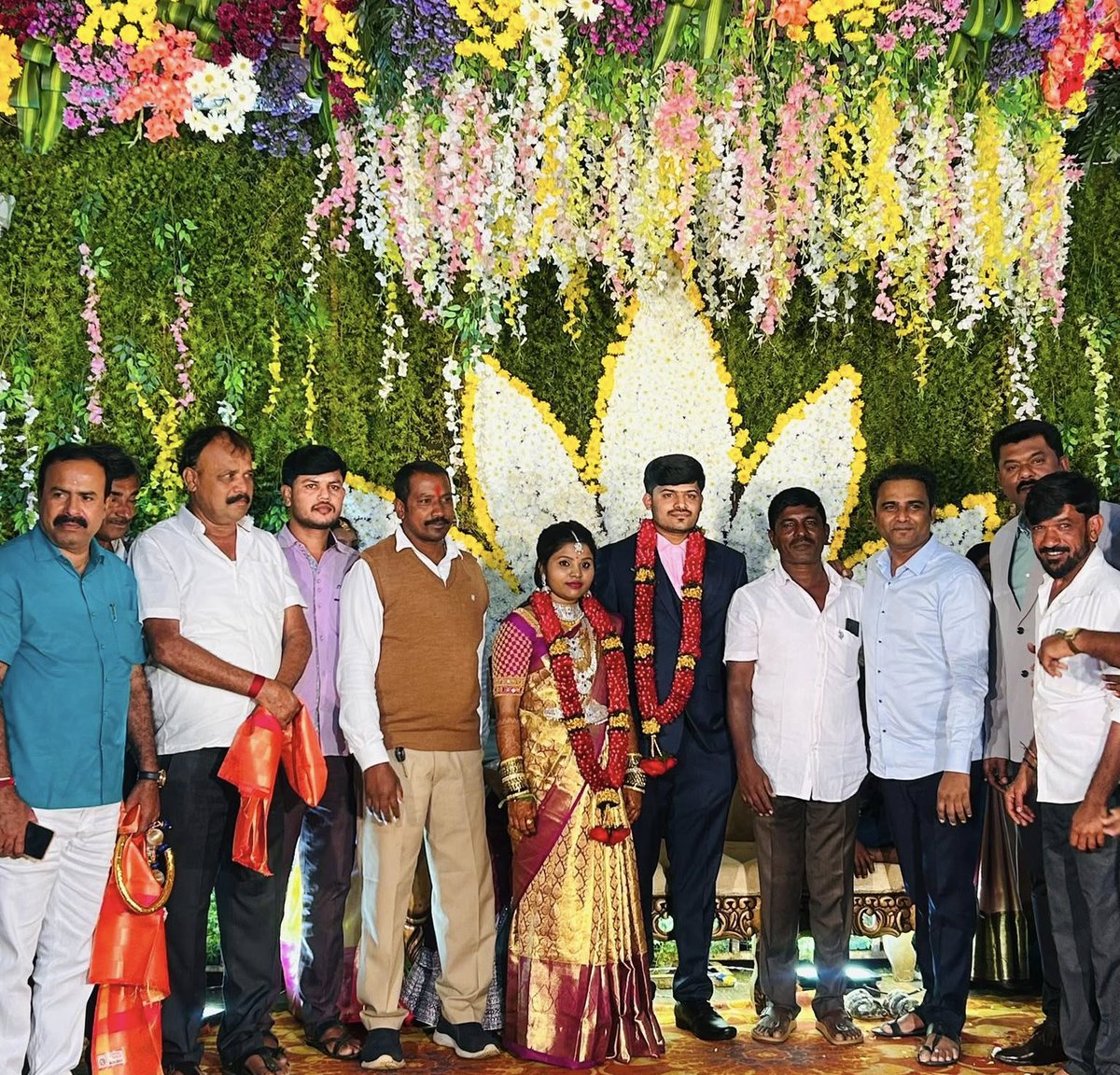 JonathanMalqriw's tweet photo. A moment from attending the reception of Sri Nandeesh H. V. and Sahana at Sri Ranganatha Kalyana Mantapa today and extending my best wishes. https://t.co/BioZZgRXZm