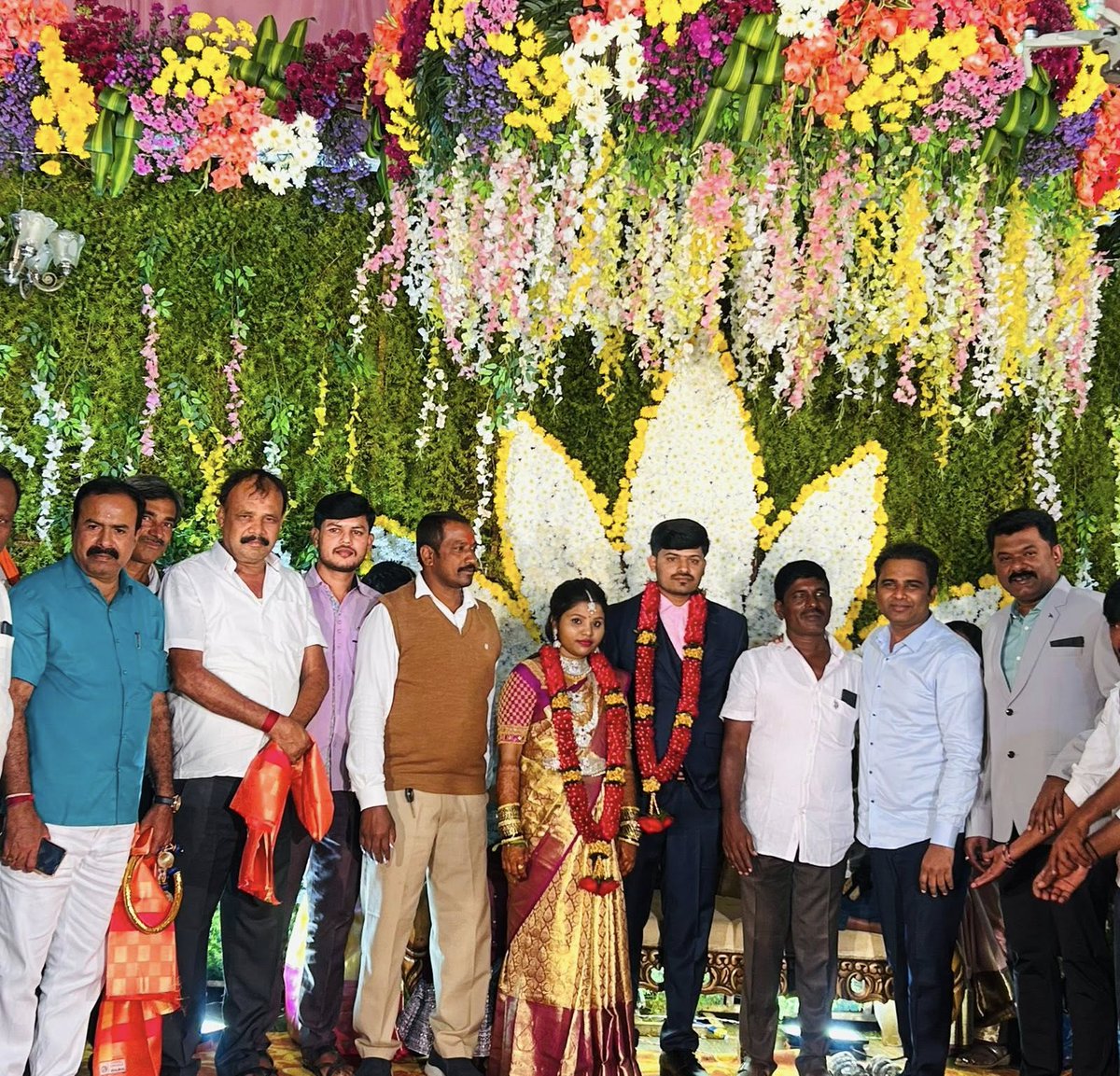 JonathanMalqriw's tweet photo. A moment from attending the reception of Sri Nandeesh H. V. and Sahana at Sri Ranganatha Kalyana Mantapa today and extending my best wishes. https://t.co/BioZZgRXZm