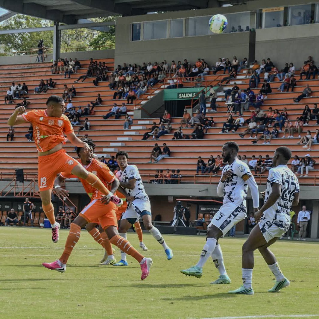 AtleticoFCSA's tweet photo. 📸 POSTALES DEL PARTIDO 🏆🔵🟡
Bajo el lente, revivimos algunos de los momentos que dejó el encuentro entre Atlético FC y Envigado FC.
📷 #PHFotos | #PostalesDelPartido
#AtléticoFC #AtléticoFCSomosTodos #AzulYOro https://t.co/cReHg9TLve