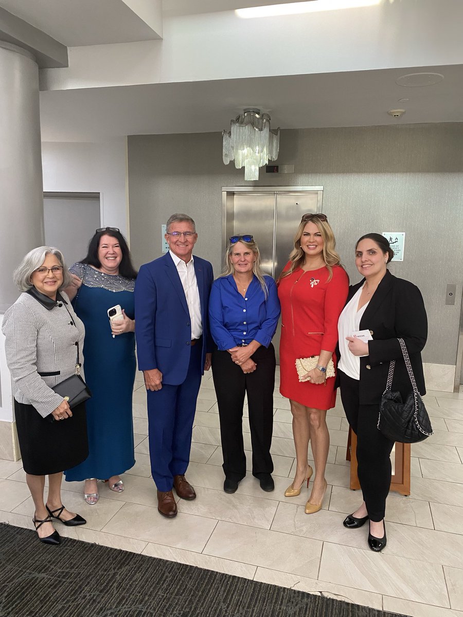 RealEvelynH's tweet photo. A pleasure to meet the honorable @GenFlynn with @EstherPino50985  @AngiePachecoFL  @lydiasorrow @J6Steele  with your help we can bring Elizabeth home https://t.co/Z6aFoAZYvr https://t.co/GtGp5oO1yT