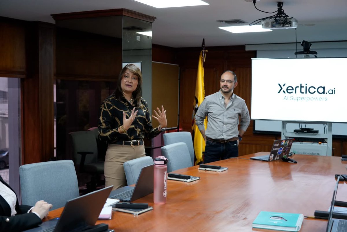BanEcuadorBP's tweet photo. Avanzamos hacia la transformación del Core Bancario. Nuestras autoridades se capacitaron junto a @Xertica en el uso de herramientas de inteligencia artificial de @Google, fortaleciendo sus conocimientos para impulsar la innovación y transformación digital de @BanEcuadorBP. https://t.co/U0wGxOhsIg